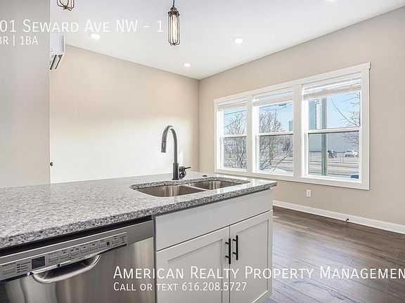 5th image of 301 Seward Ave NW #1