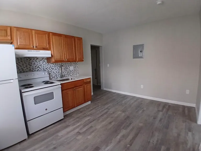 421 Washington St #B — Photo 2