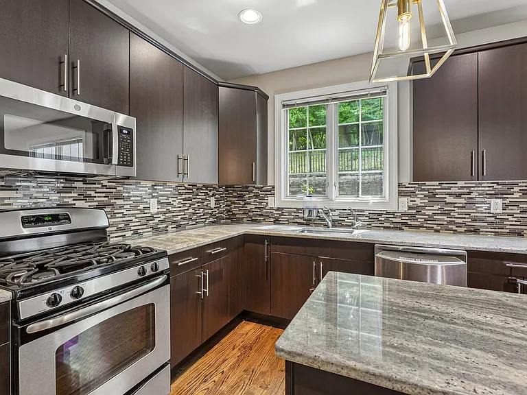 36 Bloomfield Ave — Photo 21