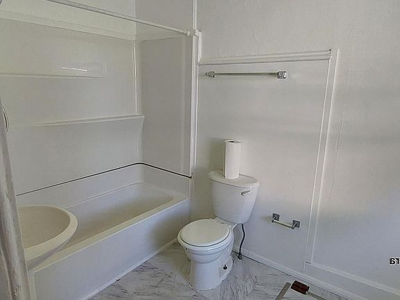 2nd image of 467 Beaumont St Floor 1