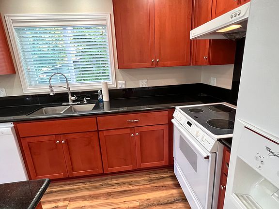 3rd image of 1305 NW 61st St