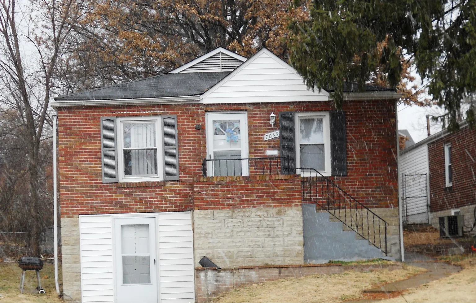 7069 Florence Pl photo 1