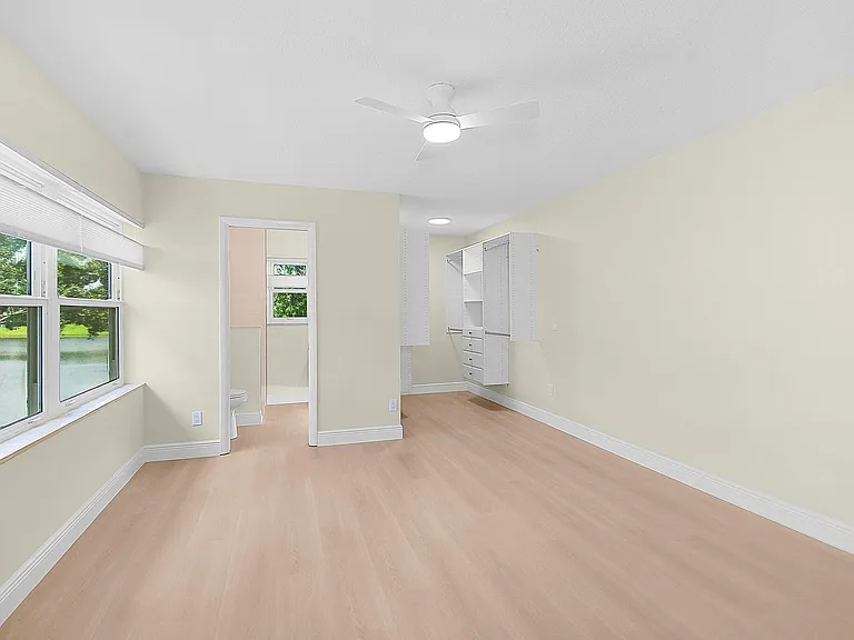 2442 SW Danbury Ln — Photo 27