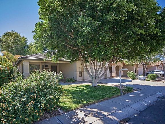 2nd image of 3913 E Juanita Ave