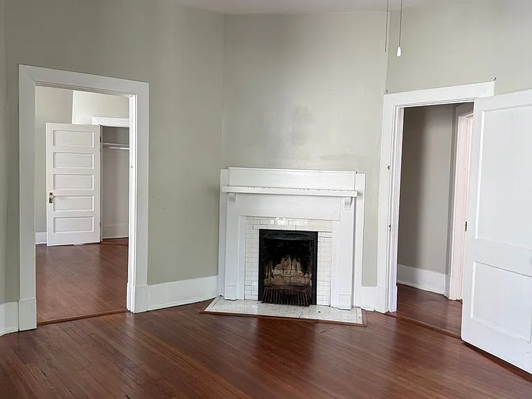 823 E Henry St #B — Photo 7