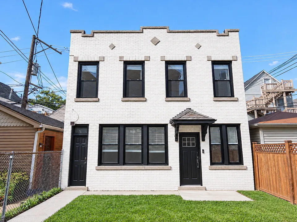 1328 W Nelson St #CH