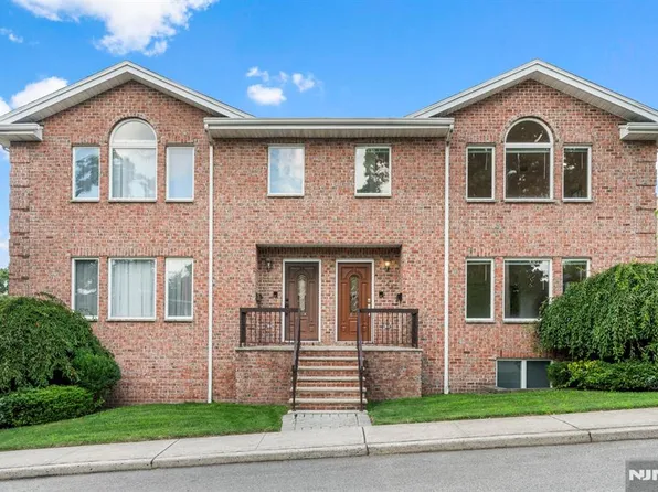 2445 Leighton St, Fort Lee, NJ 07024