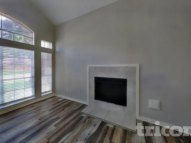 7114 River Garden Dr — Photo 2