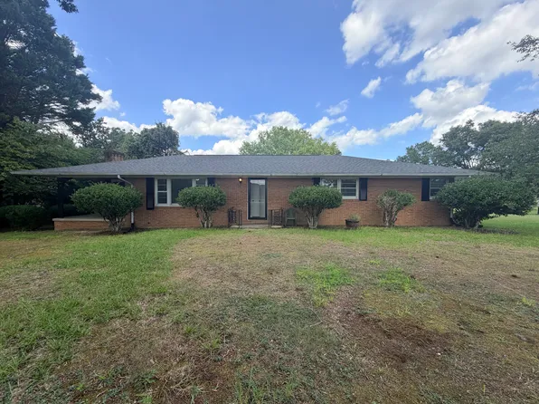 1908 Cardinal Crest Rd, Greensboro, NC 27406