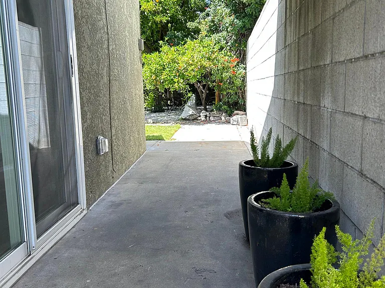 2734 Martha Ave — Photo 10