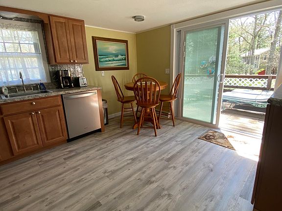 entry into kitchen from the deck slider