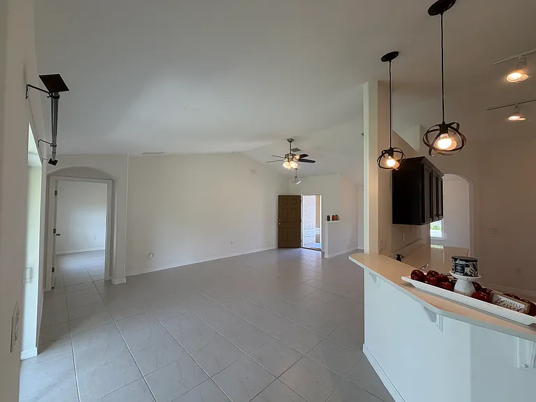 19 Fenwick Ln — Photo 8