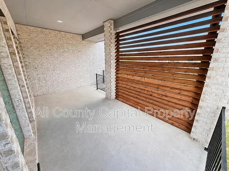 4 bed, 3.5 bath, 2527 sqft, $2,800 — Photo 3