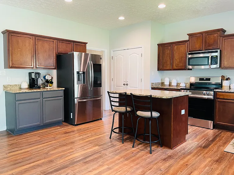 102 Long Pond Dr — Photo 4