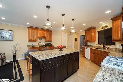 4 Fieldwood Ln