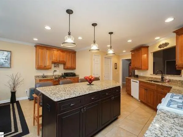 4 Fieldwood Ln, Simpsonville, SC 29681