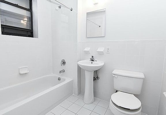 5th image of 229 Parkville Ave #1G