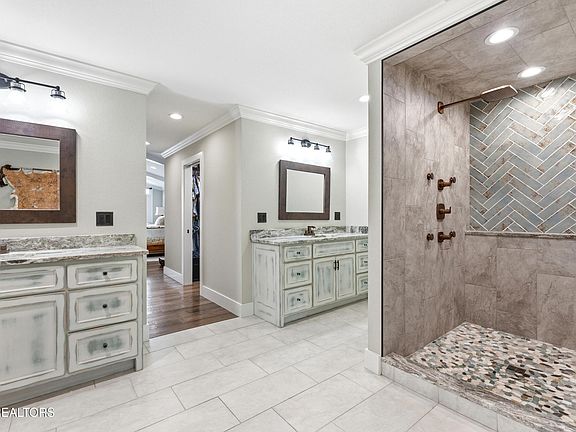 32nd image of 401 Gholdston Dr
