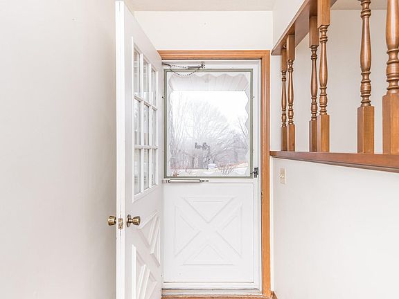 3rd image of 809 Geneva St