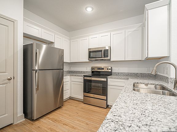 3rd image of 10215 Tulipwood Run #102
