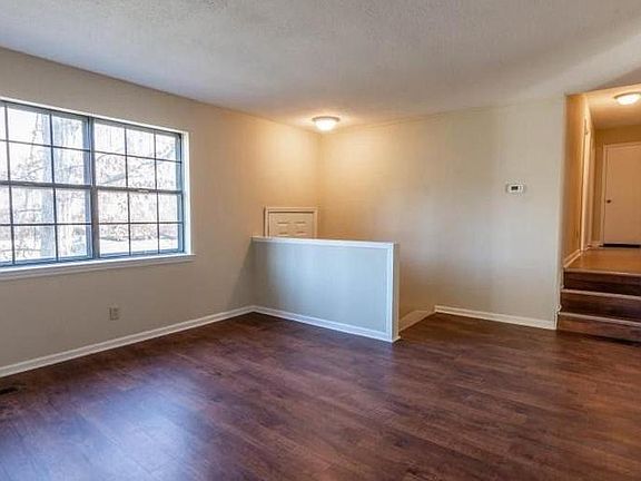 5th image of 306 Crisman St