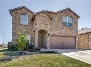 9737 Walnut Cove Dr, Fort Worth, TX 76108