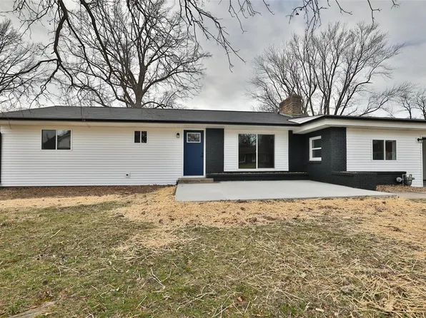 425 N Franklin St, Staunton, IL 62088