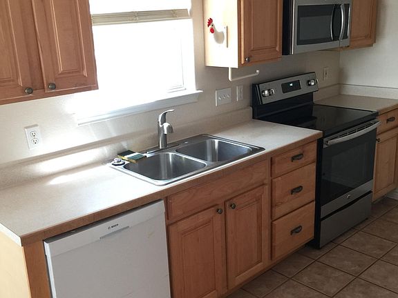 5th image of 77 Woodacre Dr