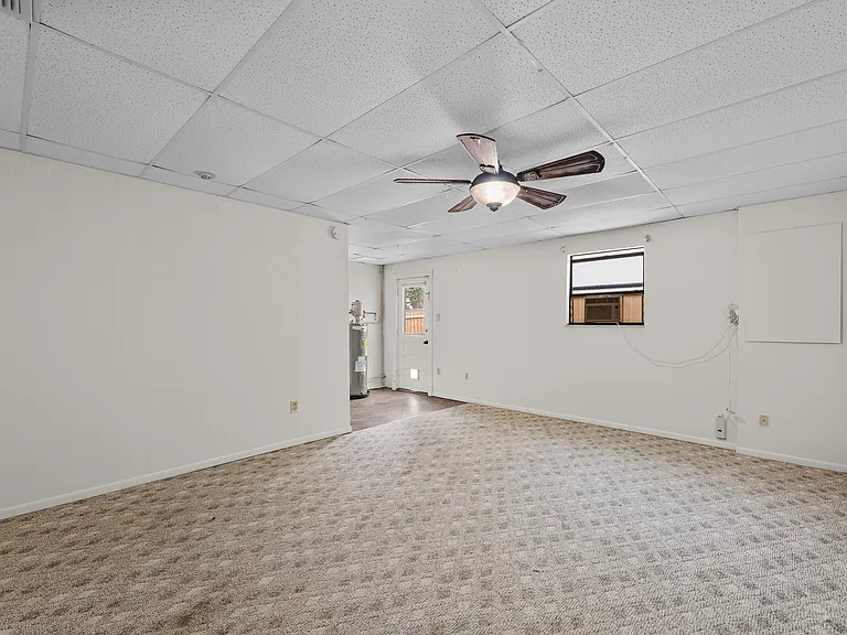 1363 Essex Dr — Photo 25
