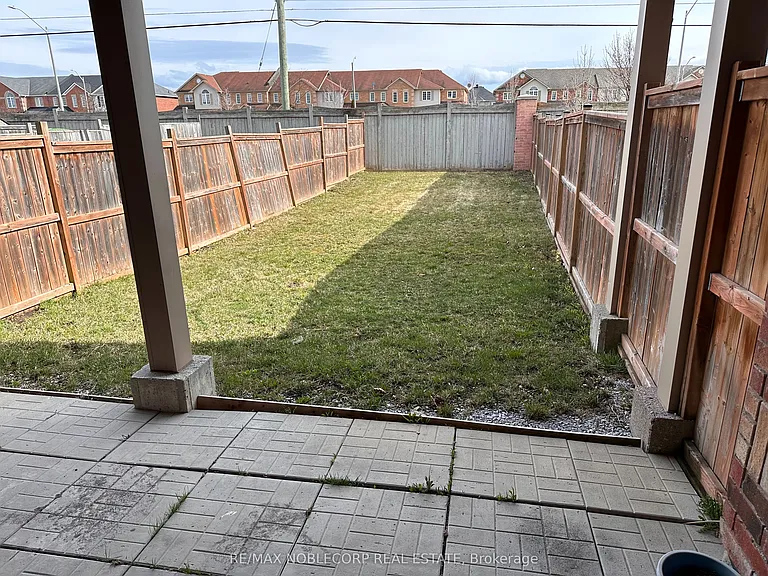 1287 Coleman Cres — Photo 26