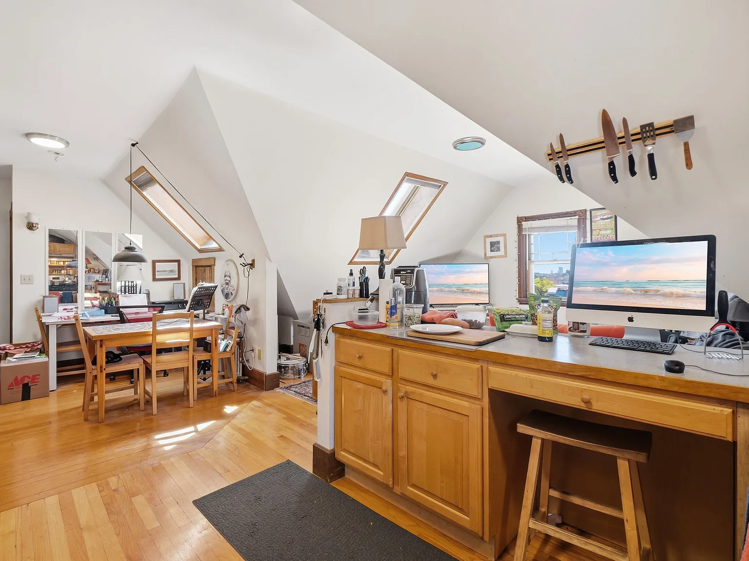 2 bed, 650 sqft, $3,000 — Photo 2