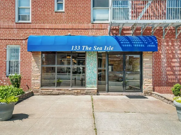 133 Beach 120 St #1D, Rockaway Park, NY 11694