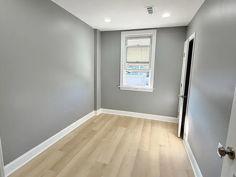 406 Kingsley St — Photo 11