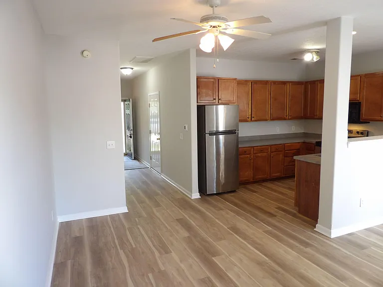 108 Charleston Ct — Photo 23