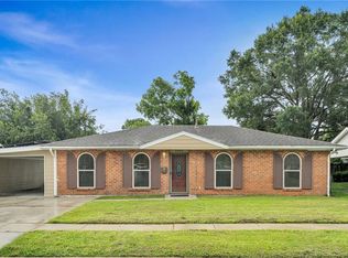 2920 Surfwood Dr, Gretna, LA 70056