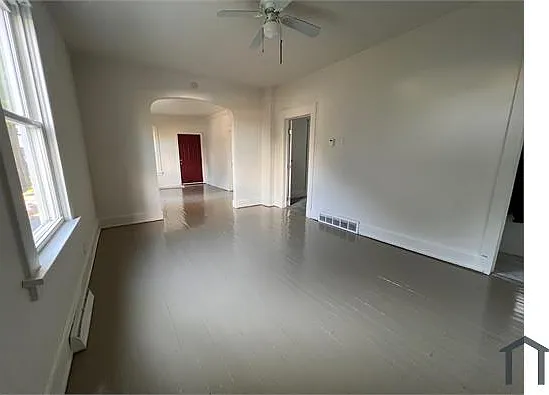 3 bed, 1075 sqft, $1,350 — Photo 3