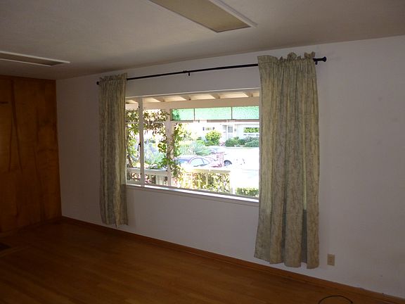 4th image of 258 Ramona Dr