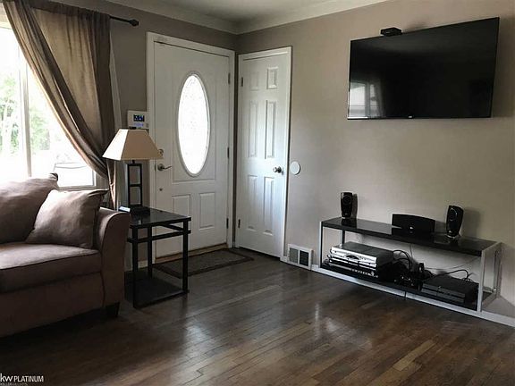 4th image of 23135 Schafer St