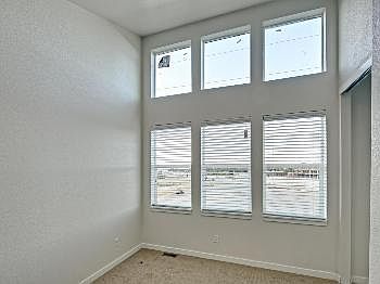 5th image of 370 E Mississippi Ave
