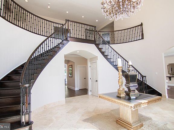 3rd image of 11029 Plumwood Cir