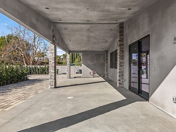 4th image of 13477 Bradley Ave