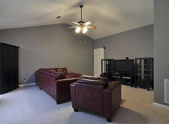 Huge Bonus Room over the Garage