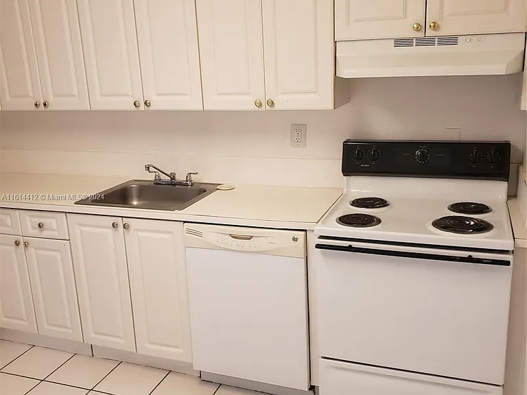 5100 SW 41st St #319 — Photo 6