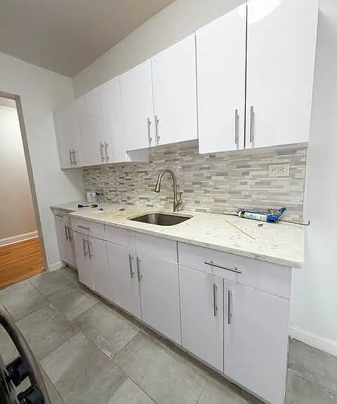 240 E 18th St #3 — Photo 11