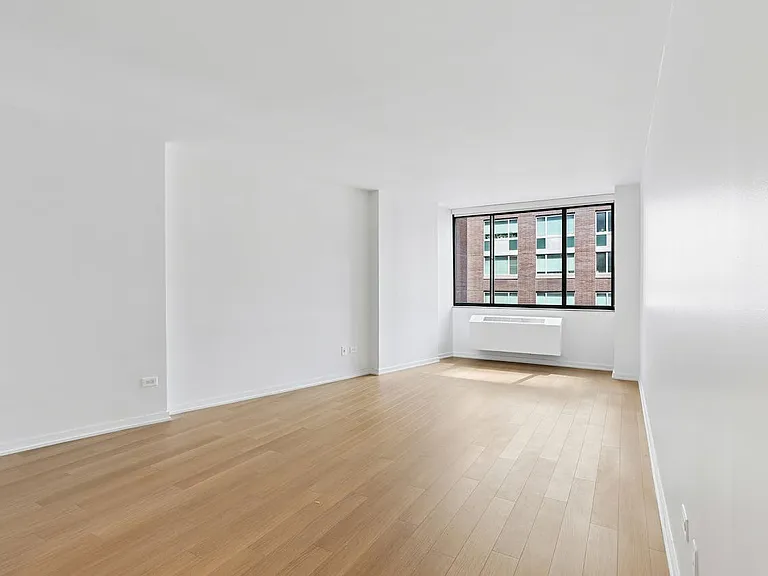 75 W End Ave #S9I — Photo 1