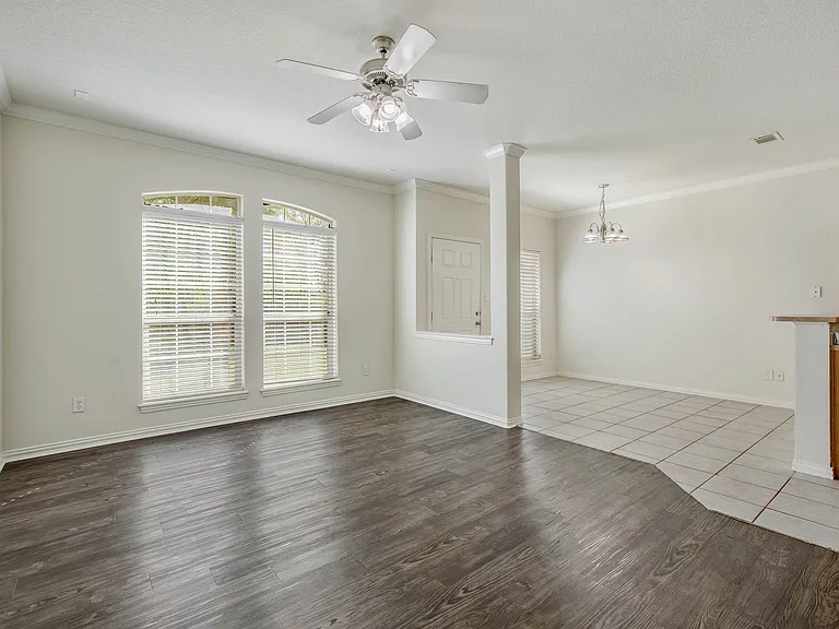 1001 Krenek Tap Rd #702 — Photo 2