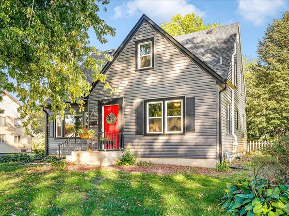 211 N 3rd St, Oregon, IL 61061