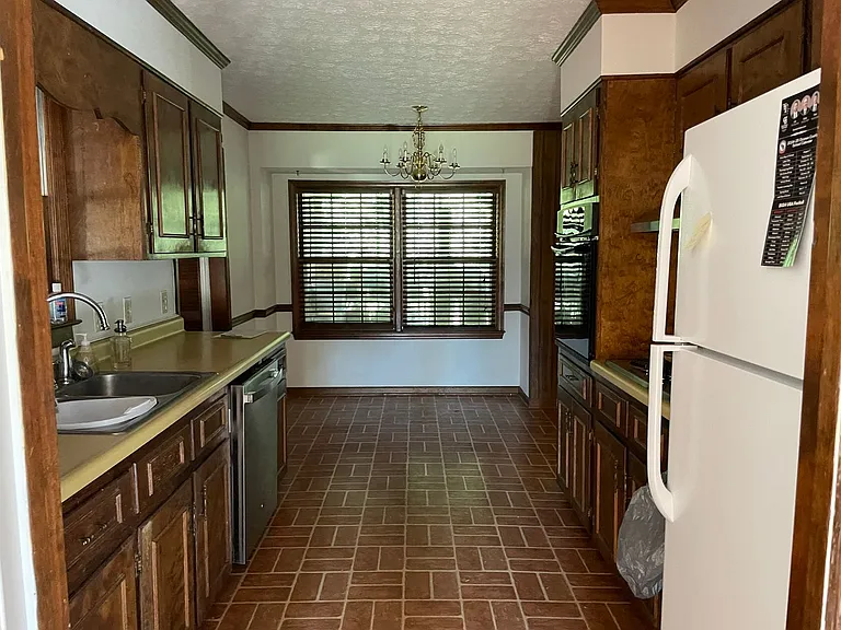1180 Robinhood Rd — Photo 7