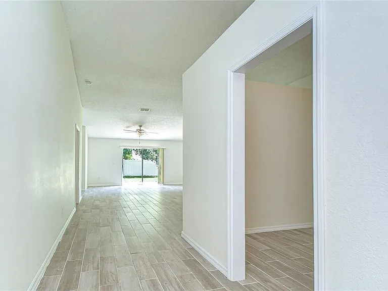 18303 Elmhurst Ln — Photo 24