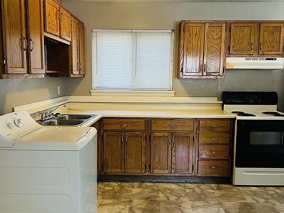 3rd image of 1305 Collins Dr